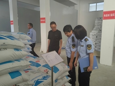 泾川县市场监督管理局开展汛期食品安全专项检查，重点整治预包装与散装食品